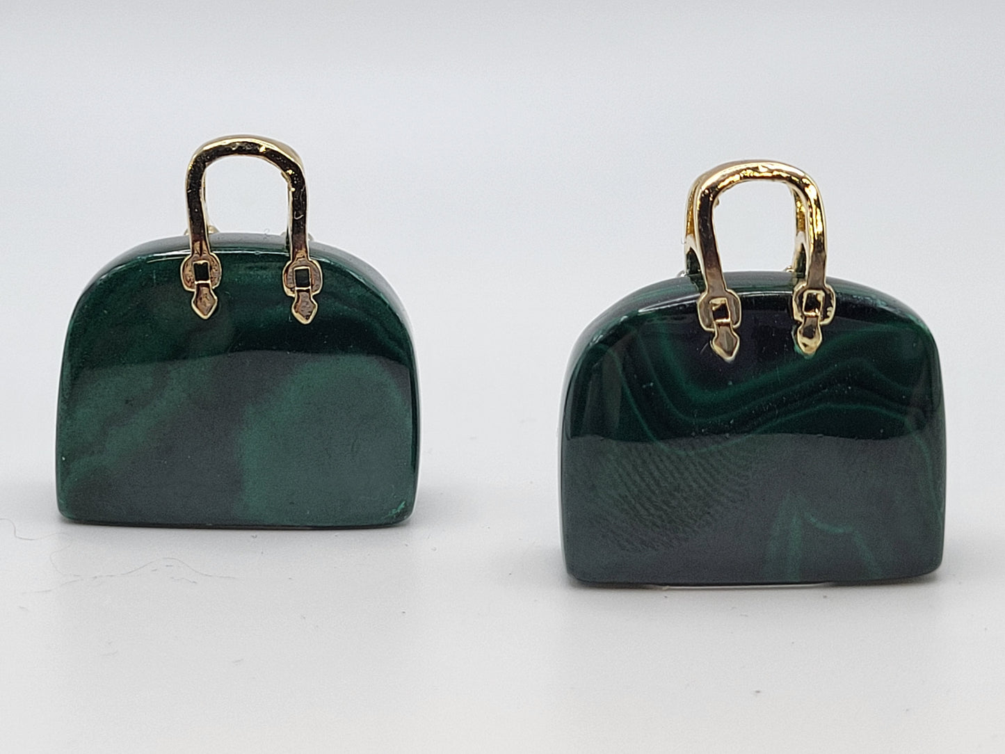 Malachite purse carving
