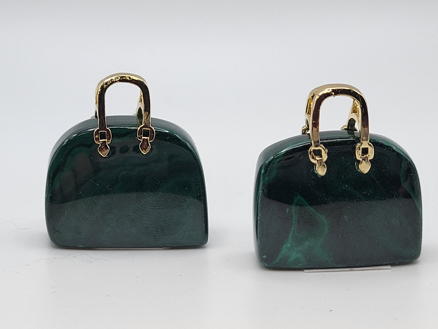 Malachite purse carving