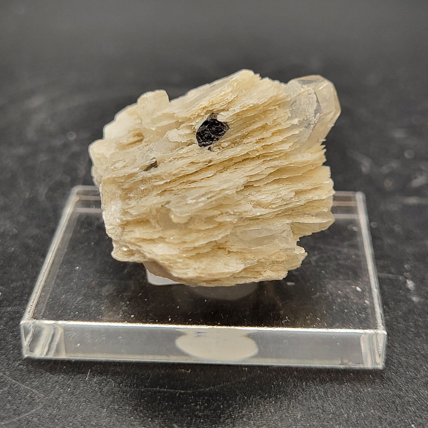 Mixed mineral specimens - Albite, Feldspar, Apophyllite