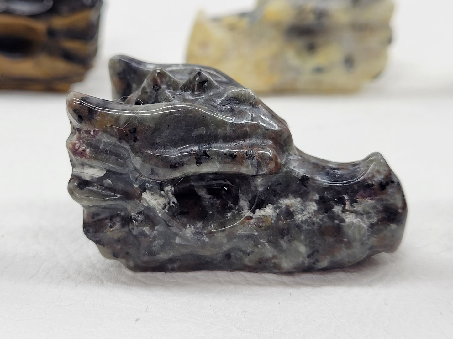 Dragon head carving (M)