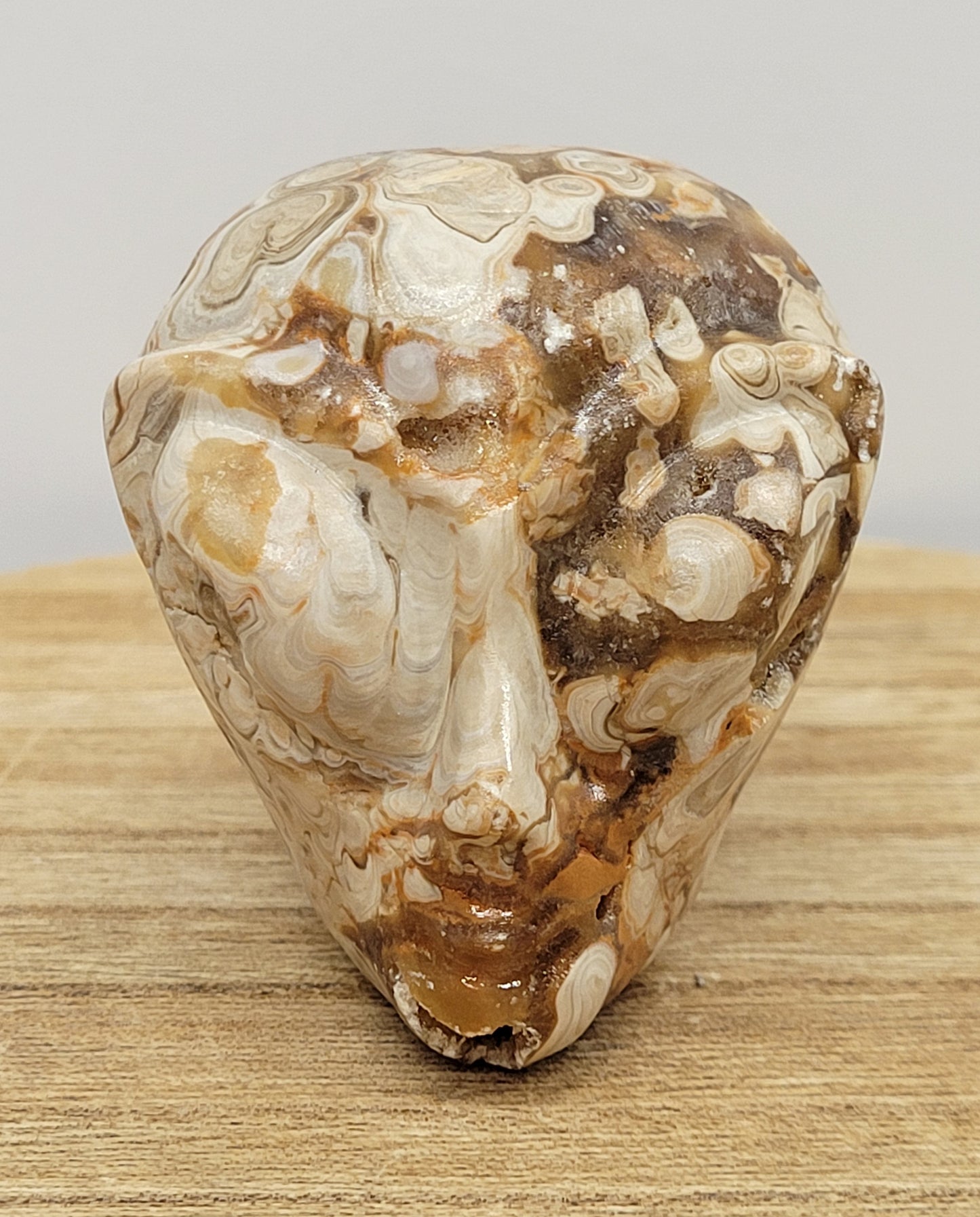 Alien head carving - Amber Calcite (M)