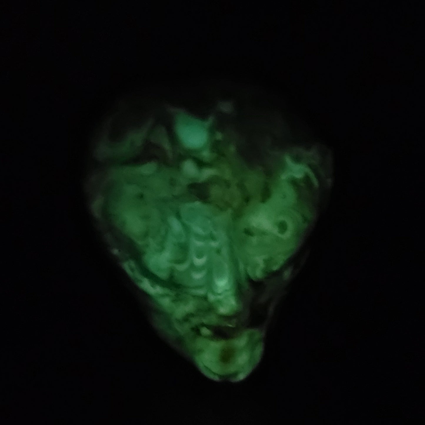 Alien head carving - Amber Calcite (M)