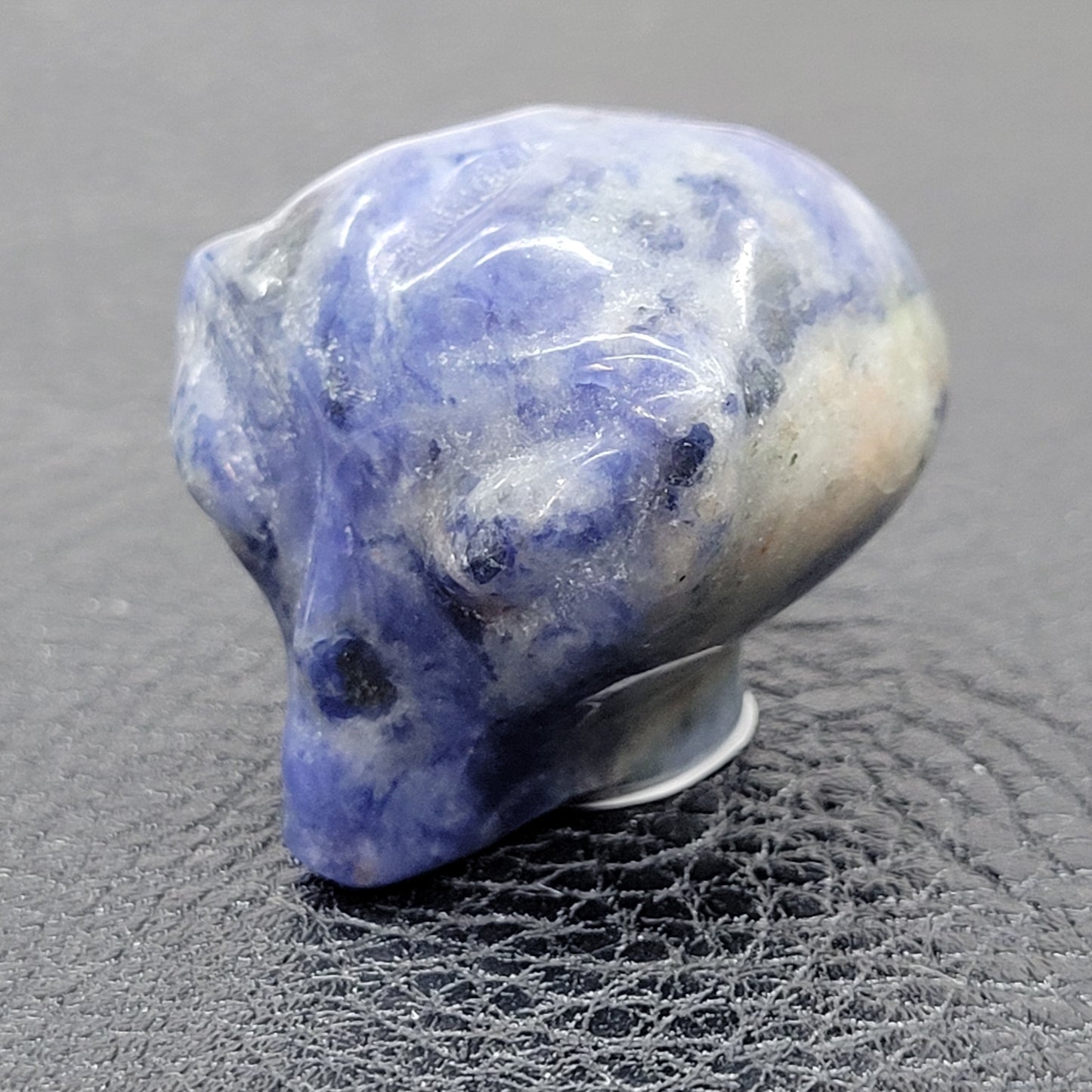 Alien head carving (small)