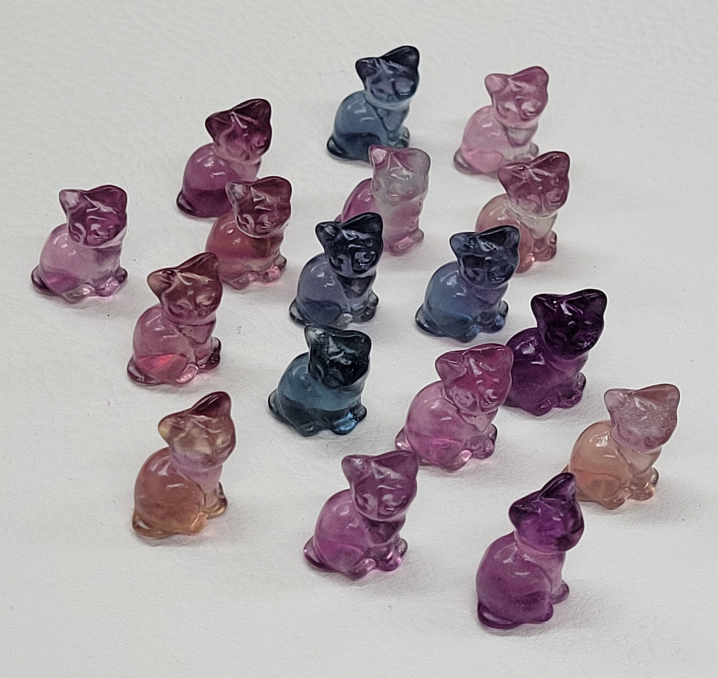 Fluorite mini - Side sitting cat/kitty