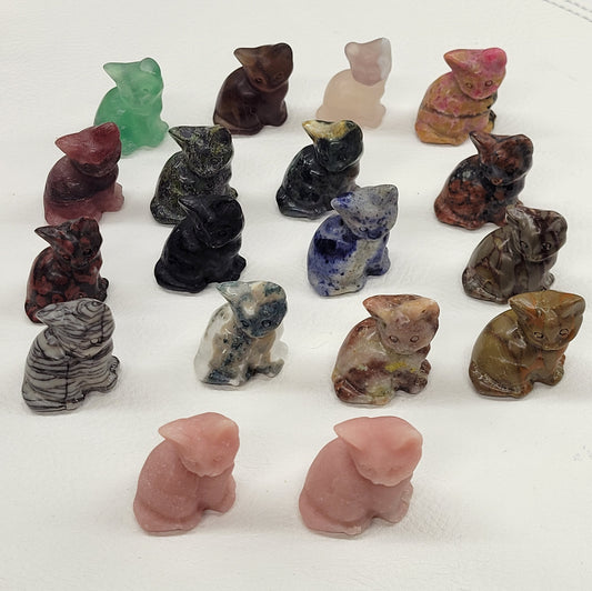 Cat/kitty carvings - side sitting (S)