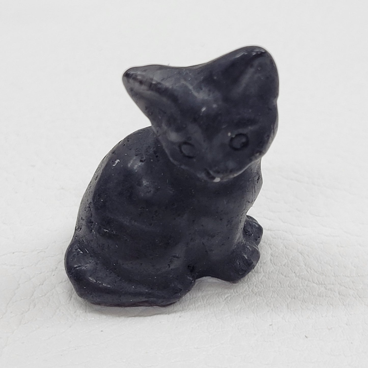 Cat/kitty carvings - side sitting