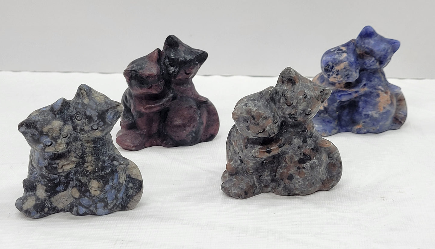 Hugging cat carvings (medium)