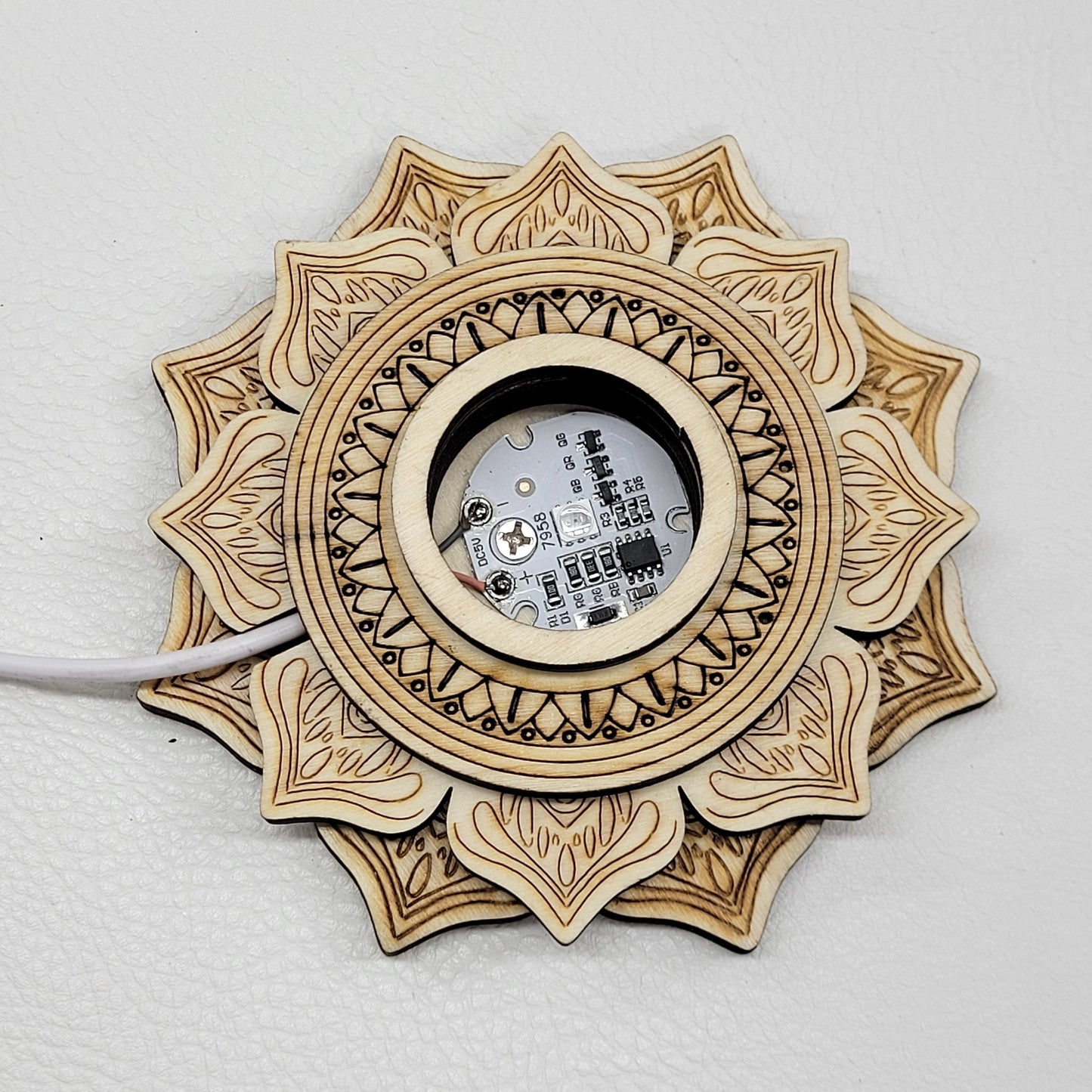 Lighted sphere stand - Wood lotus