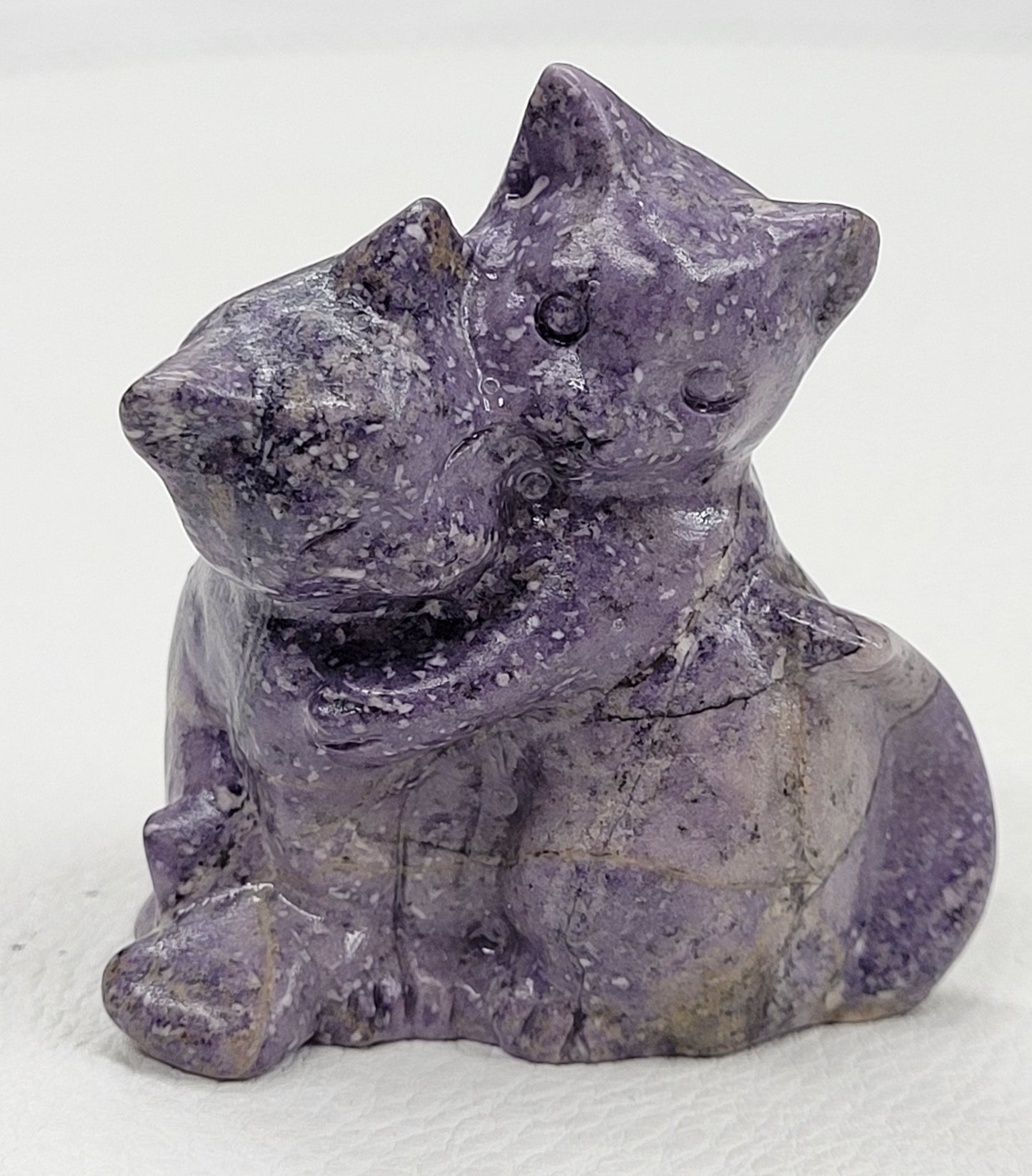 Hugging cat carvings (medium)