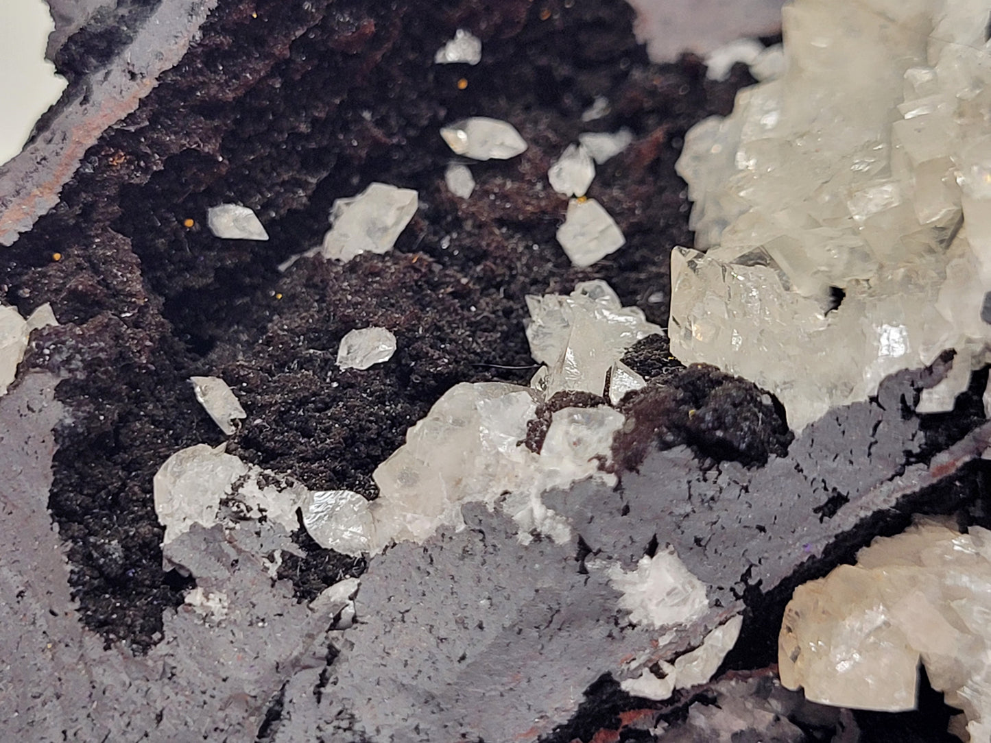 Rice Calcite on Goethite