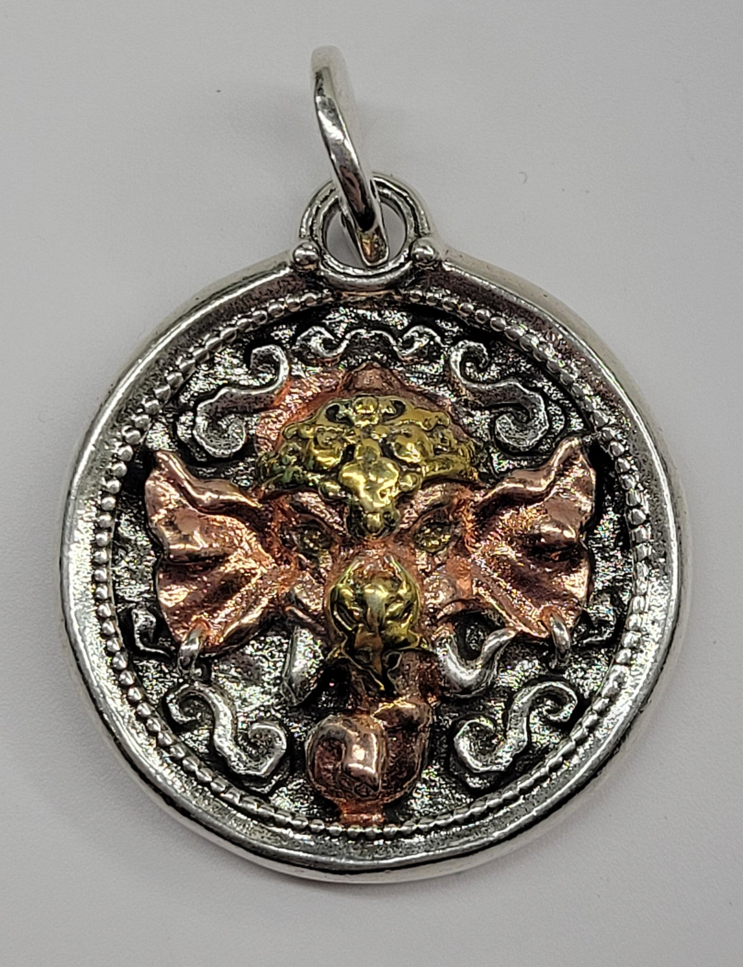 Metal pendant