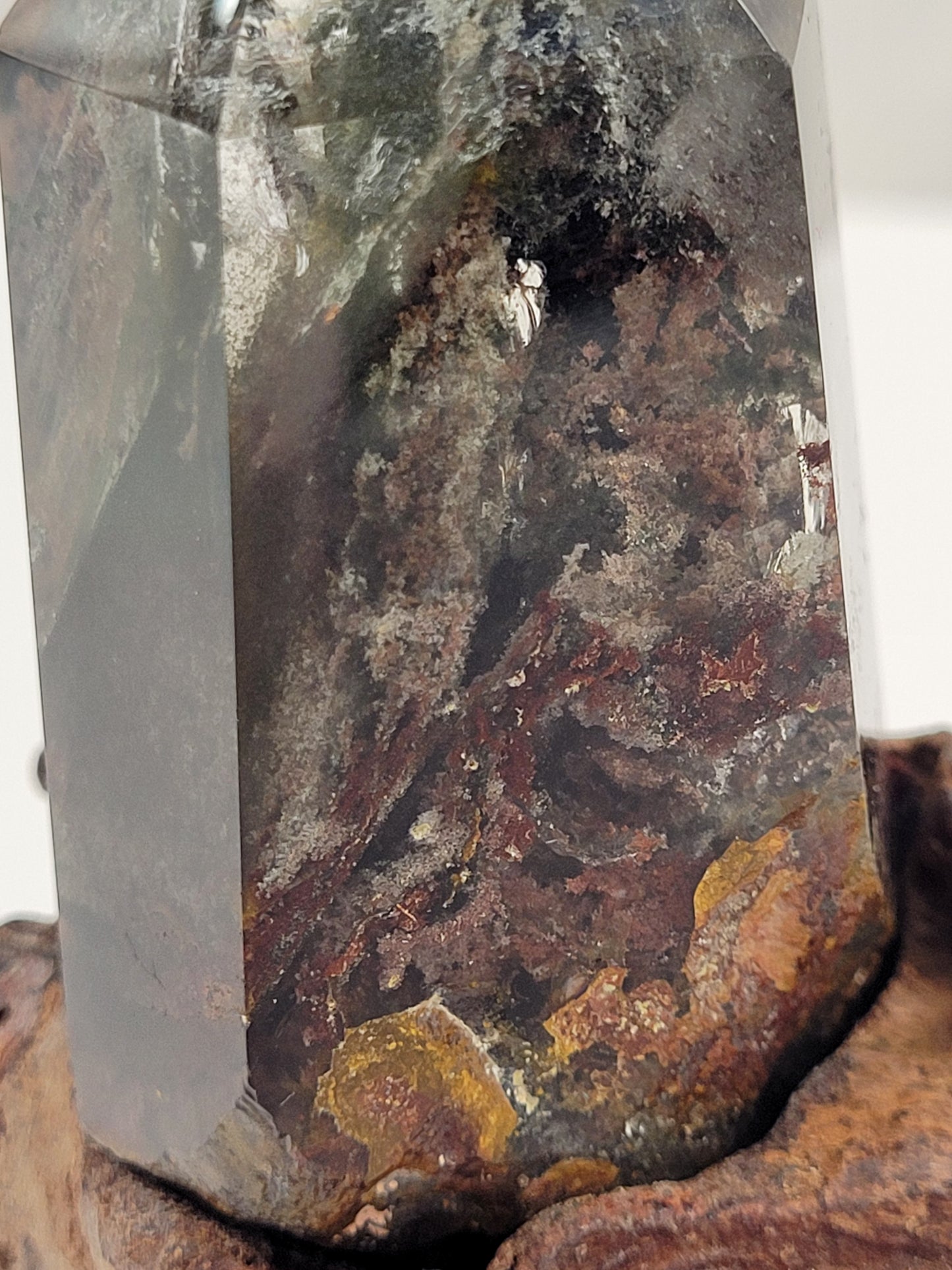 Garden Quartz statement towers on driftwood stand