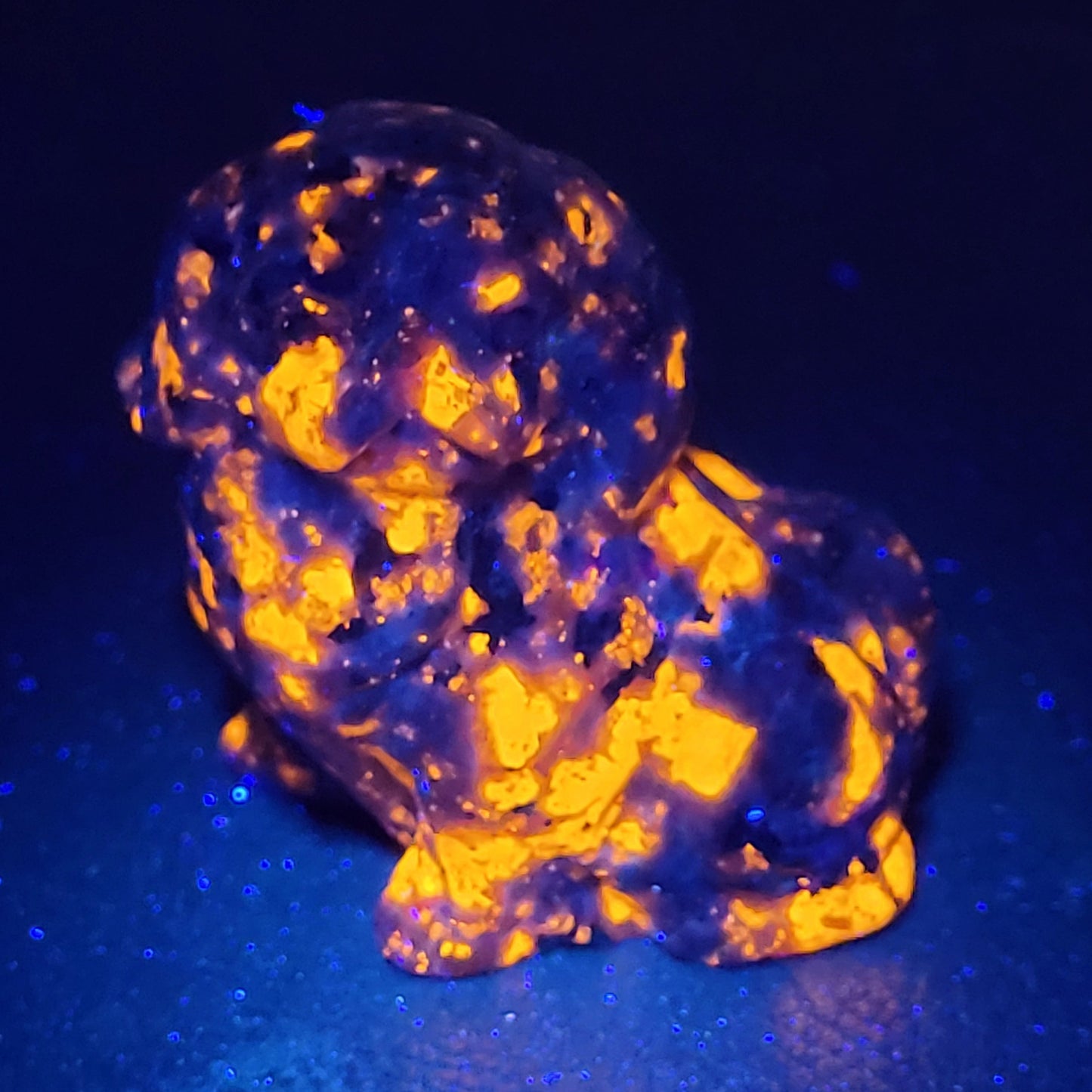 Dog carving - Pekingese