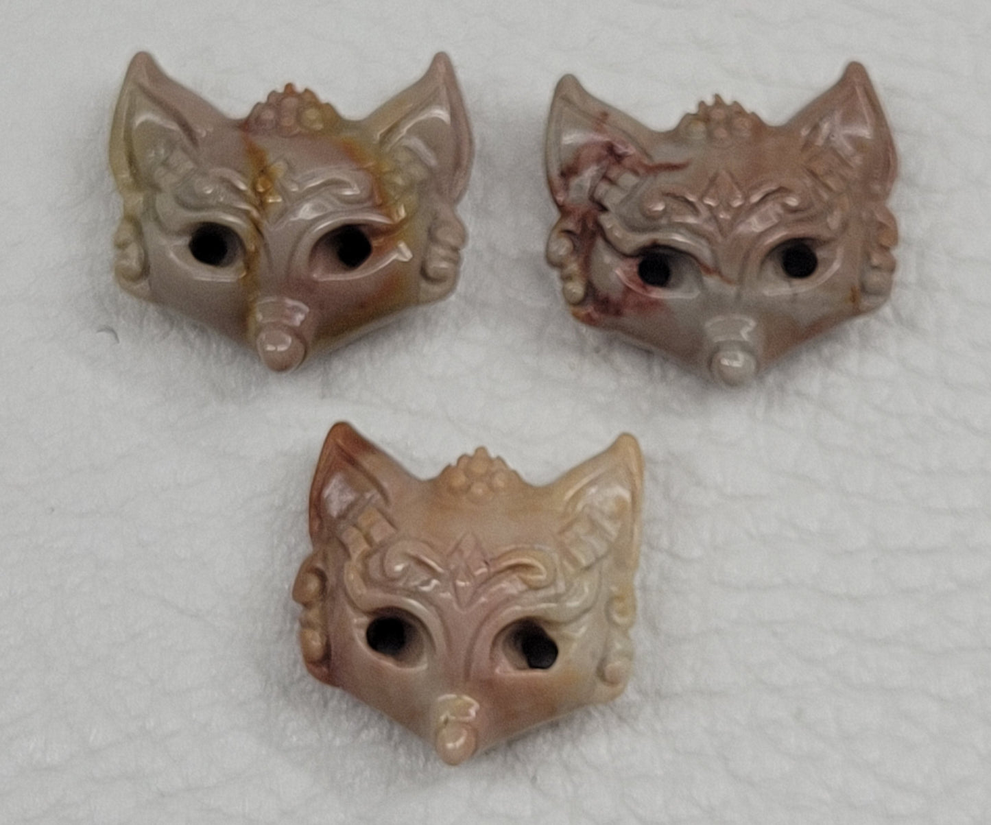 Alashan Agate mini carving - fox mask