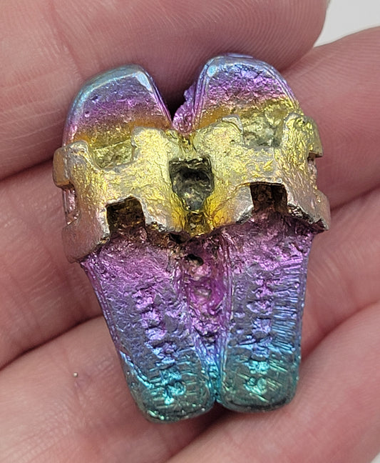 Bismuth carving - Pair of shoes