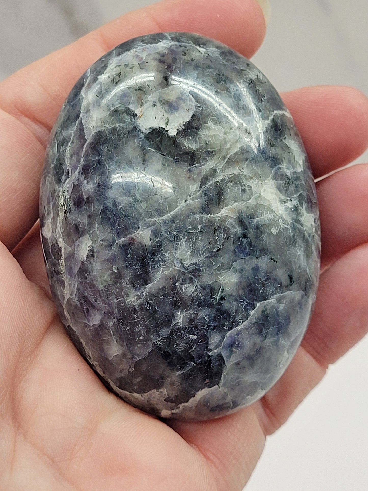 Iolite/Cordierite palm