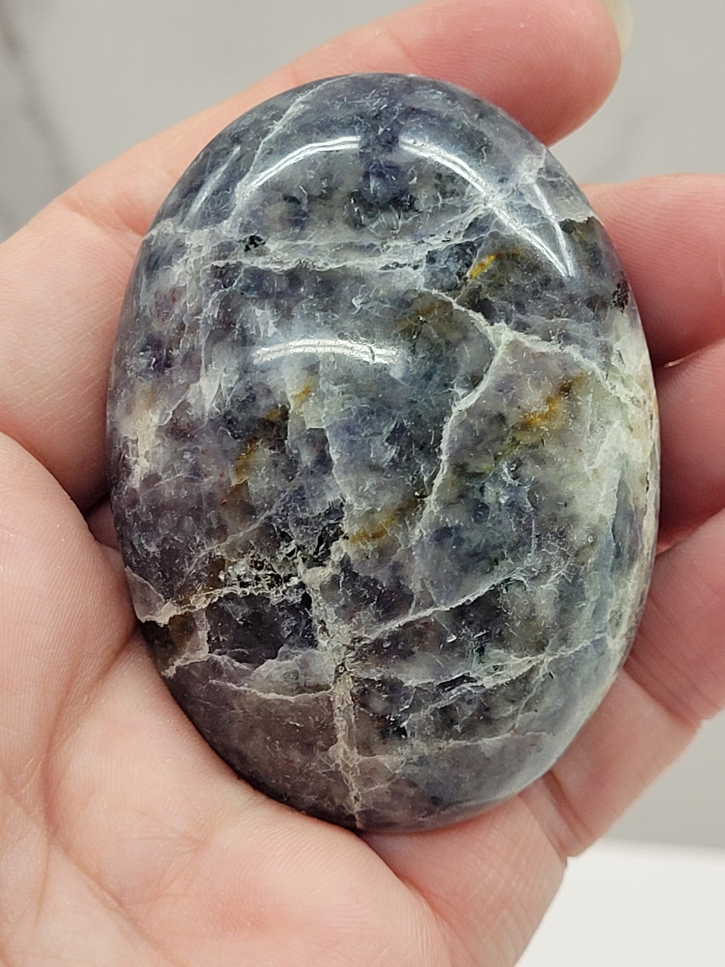 Iolite/Cordierite palm