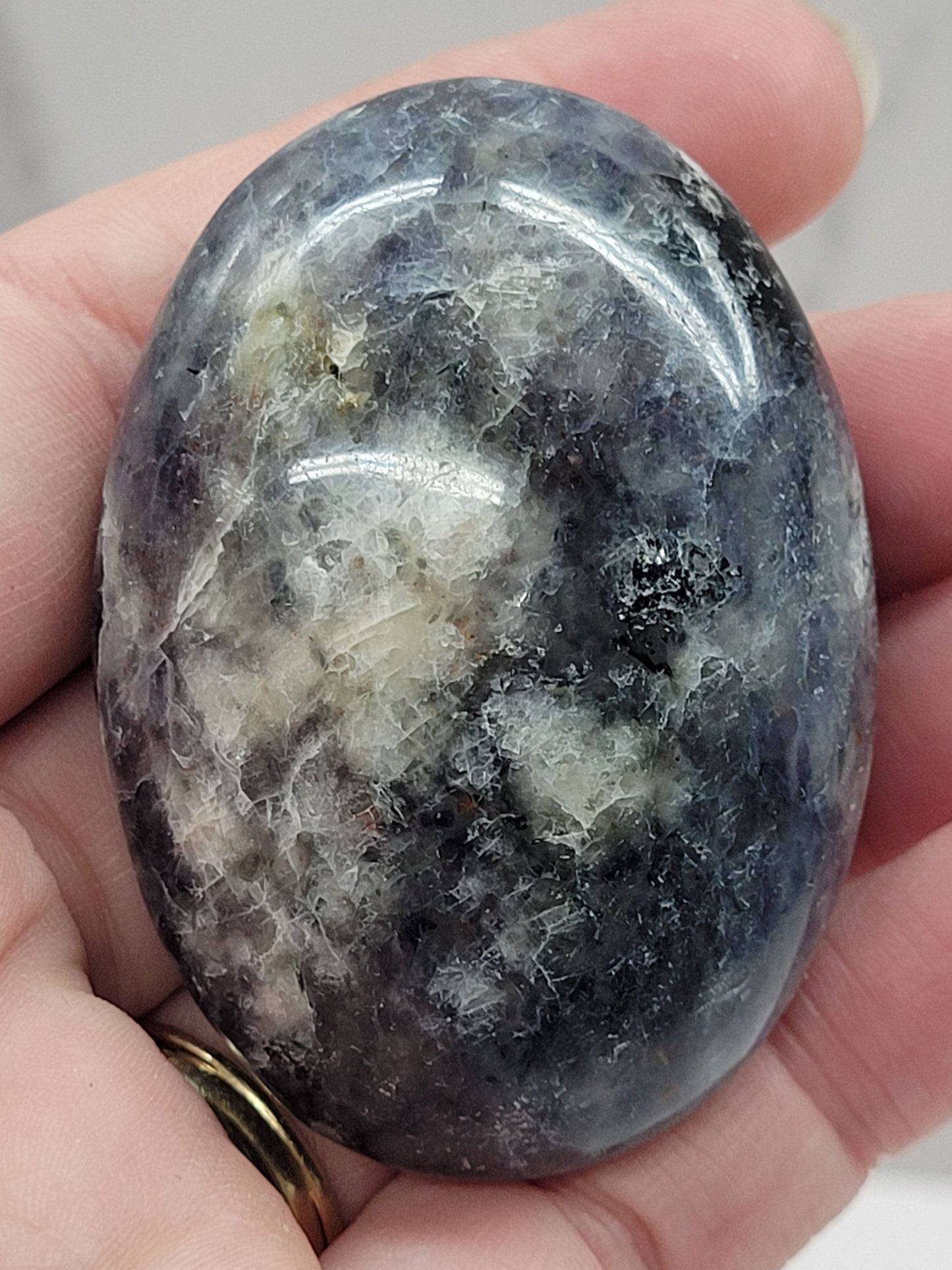 Iolite/Cordierite palm
