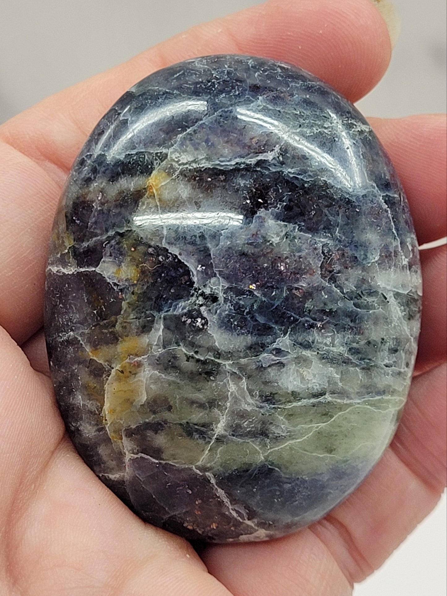 Iolite/Cordierite palm