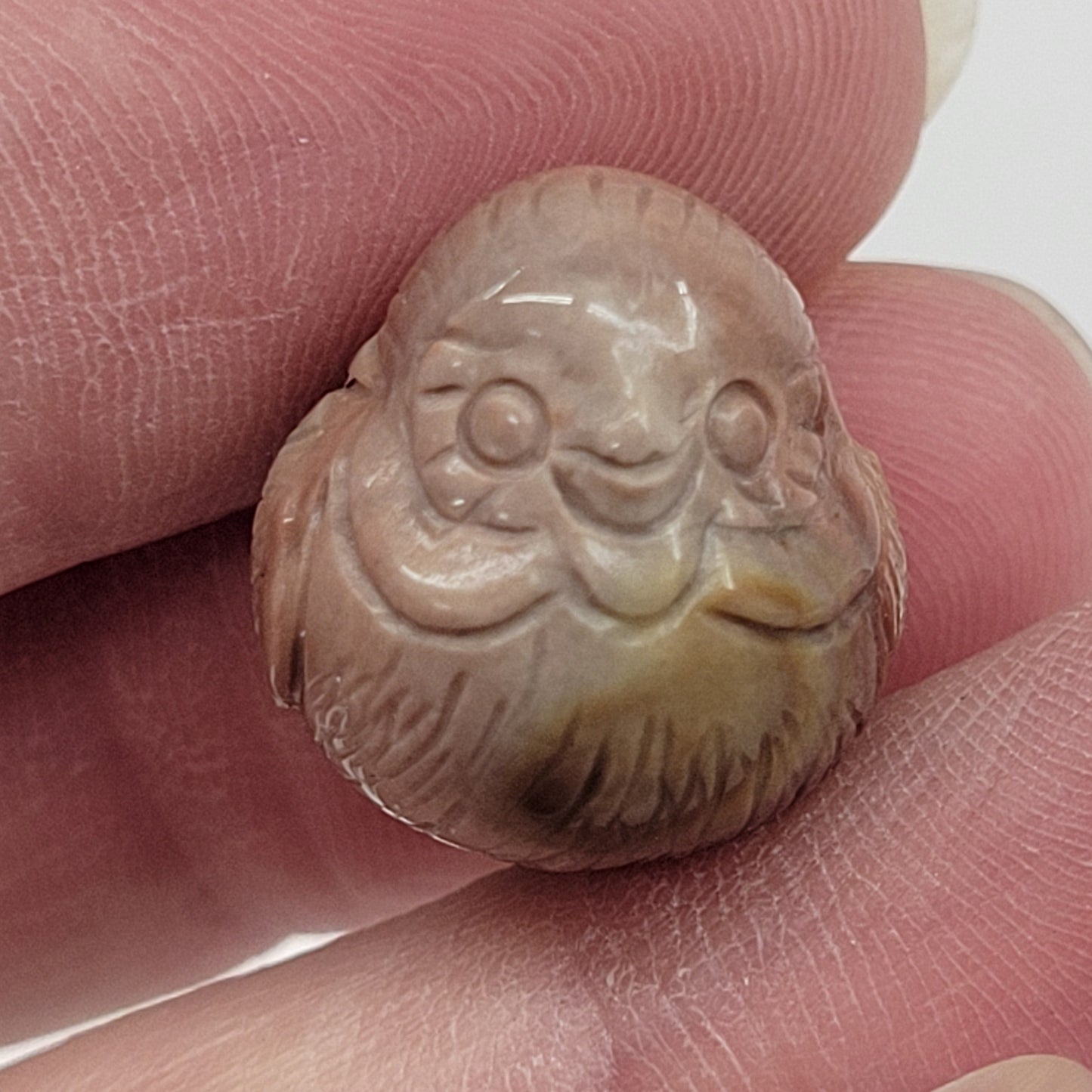 Alashan Agate mini carving - Chickadee bird