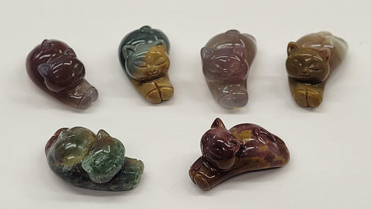 Alashan Agate mini carving - Stretching cat/kitty