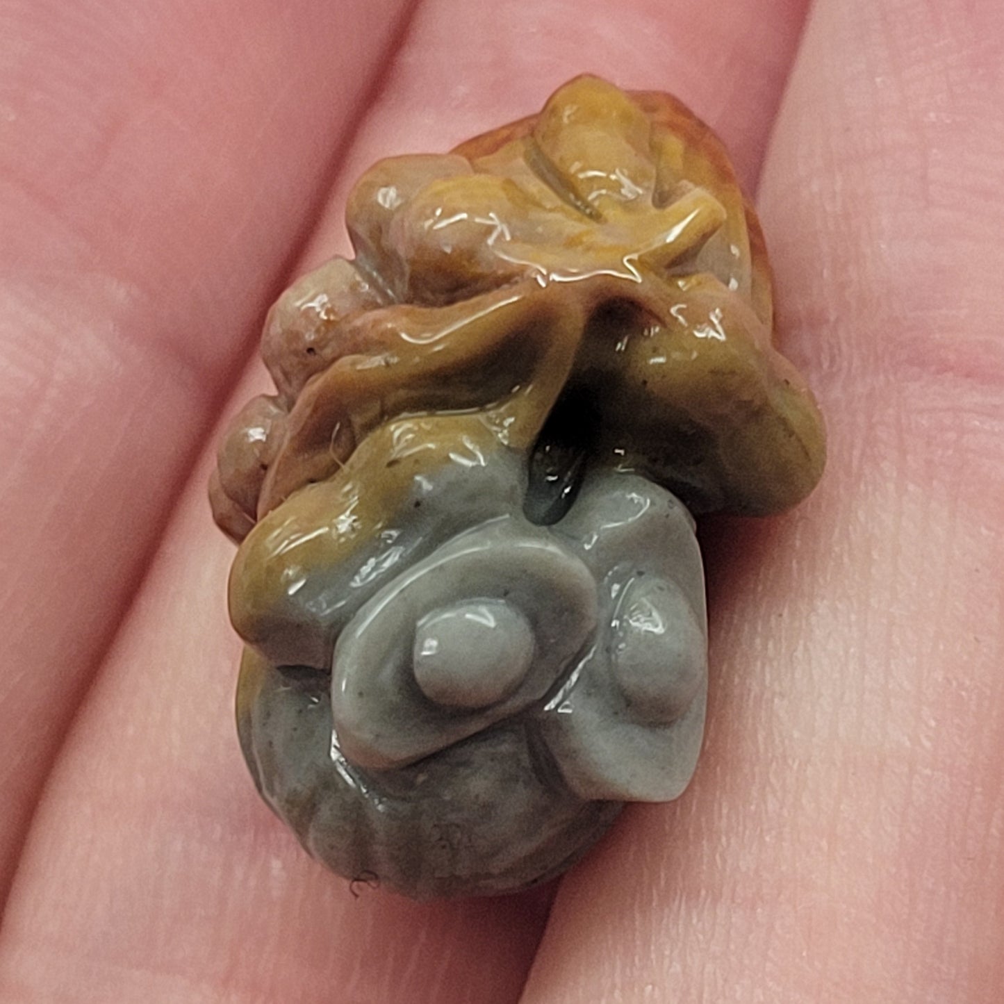 Alashan Agate mini carving - Peanut