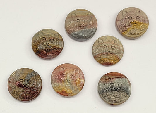 Alashan Agate mini carving - Kitty/cat round pendant