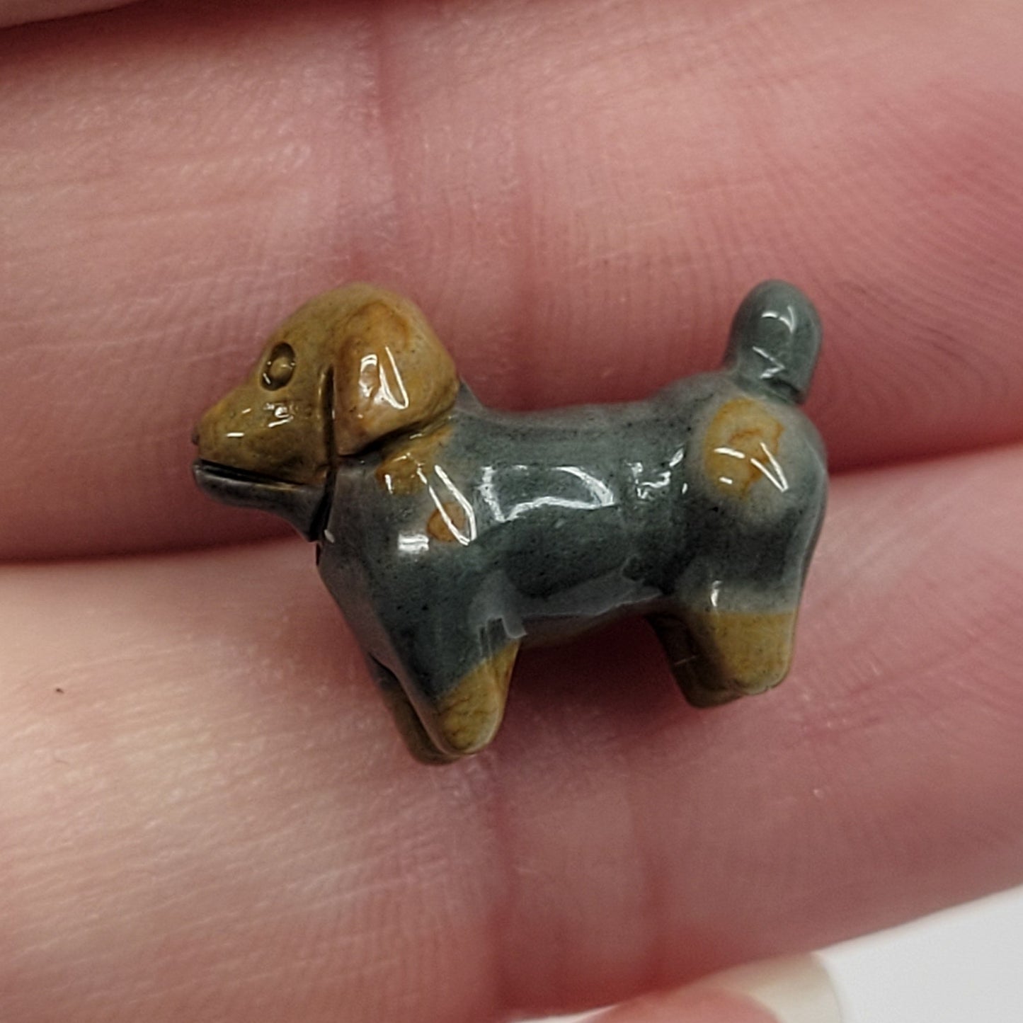 Alashan Agate mini carving - Dachshund