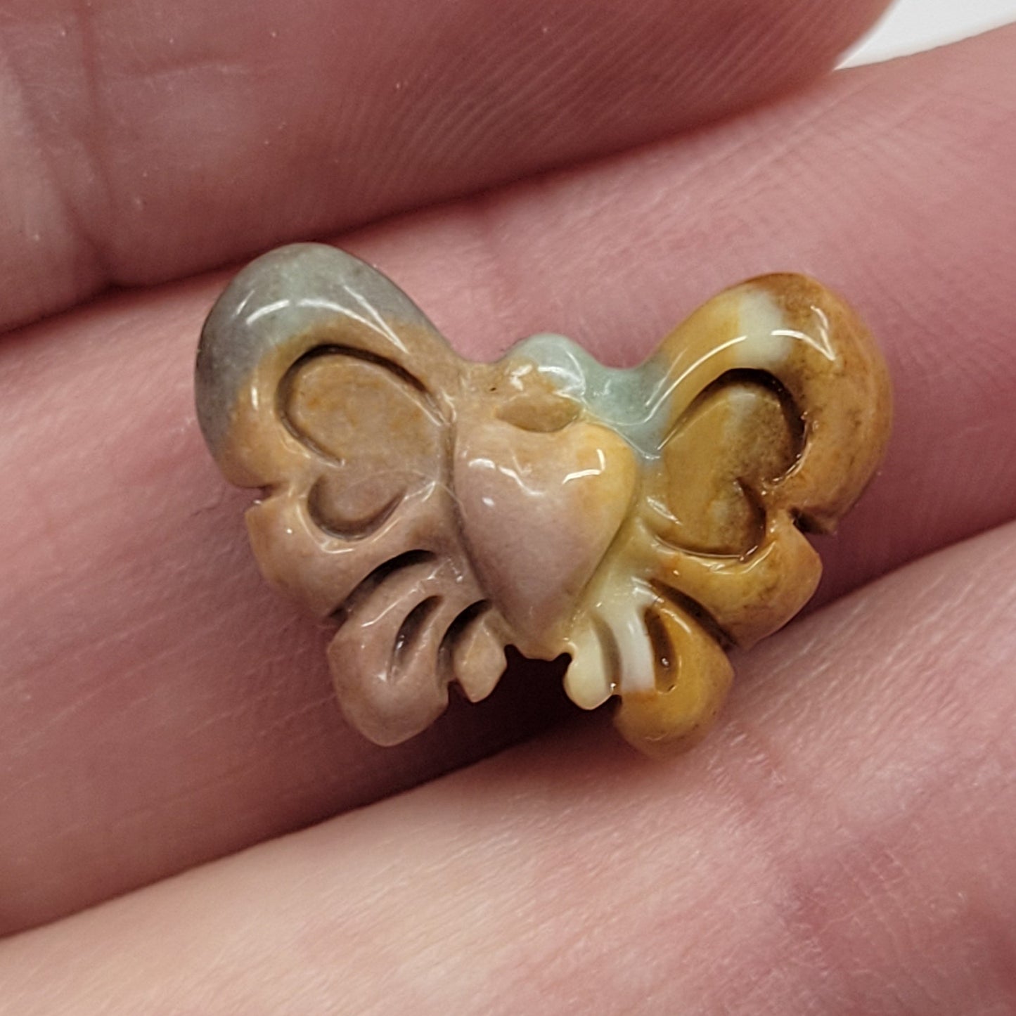 Alashan Agate mini carving - Butterfly