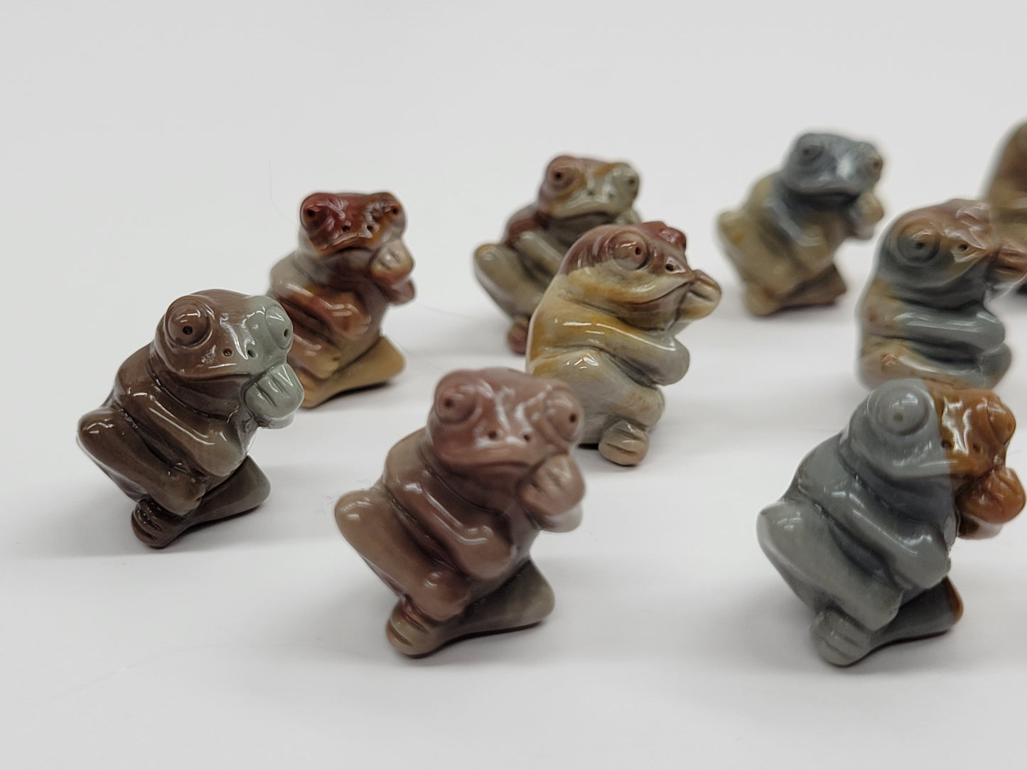 Alashan Agate mini carving - Frog