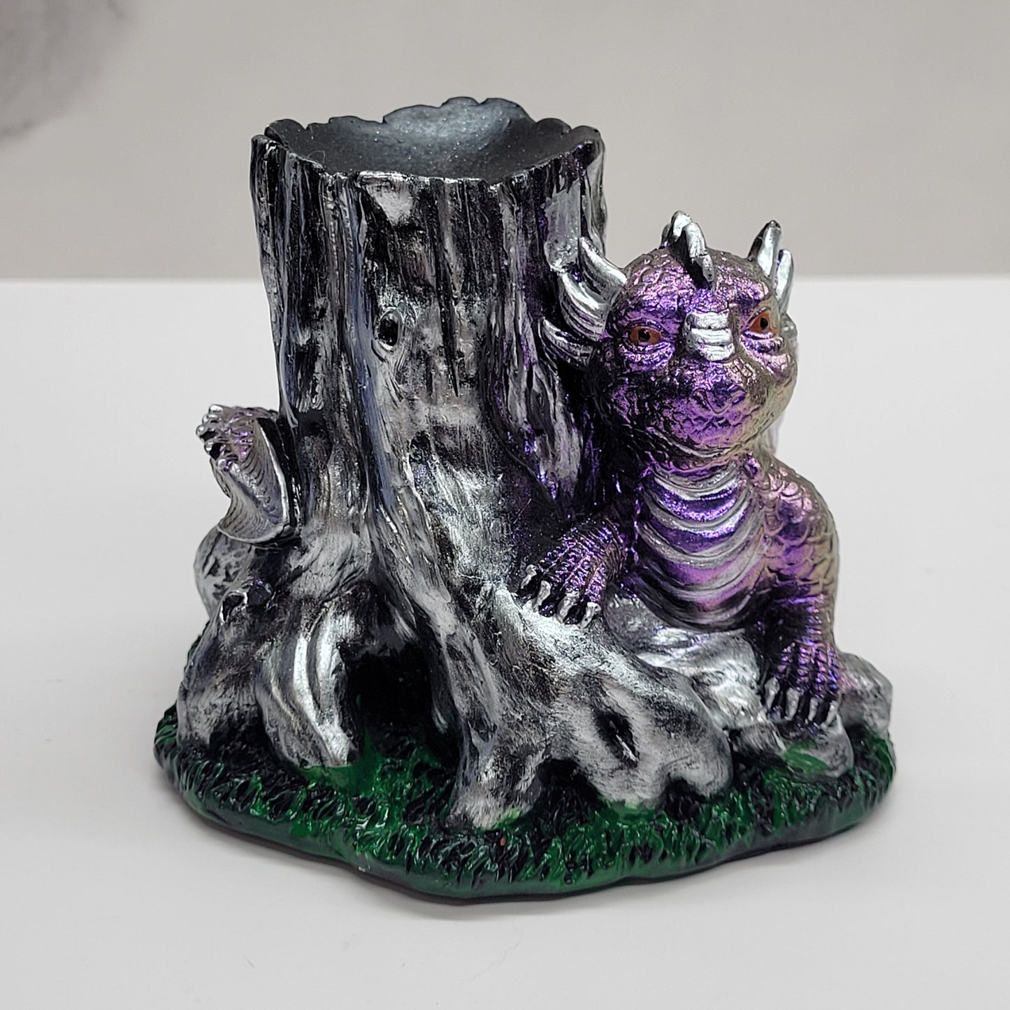 Sphere stand- Baby dragon
