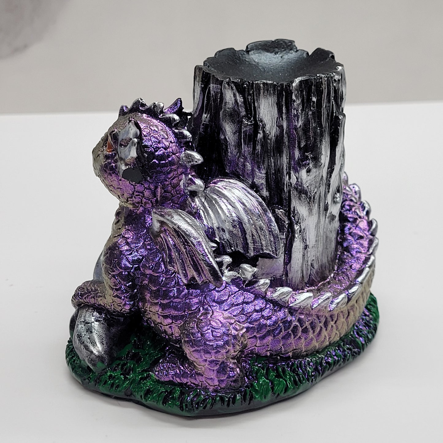 Sphere stand- Baby dragon
