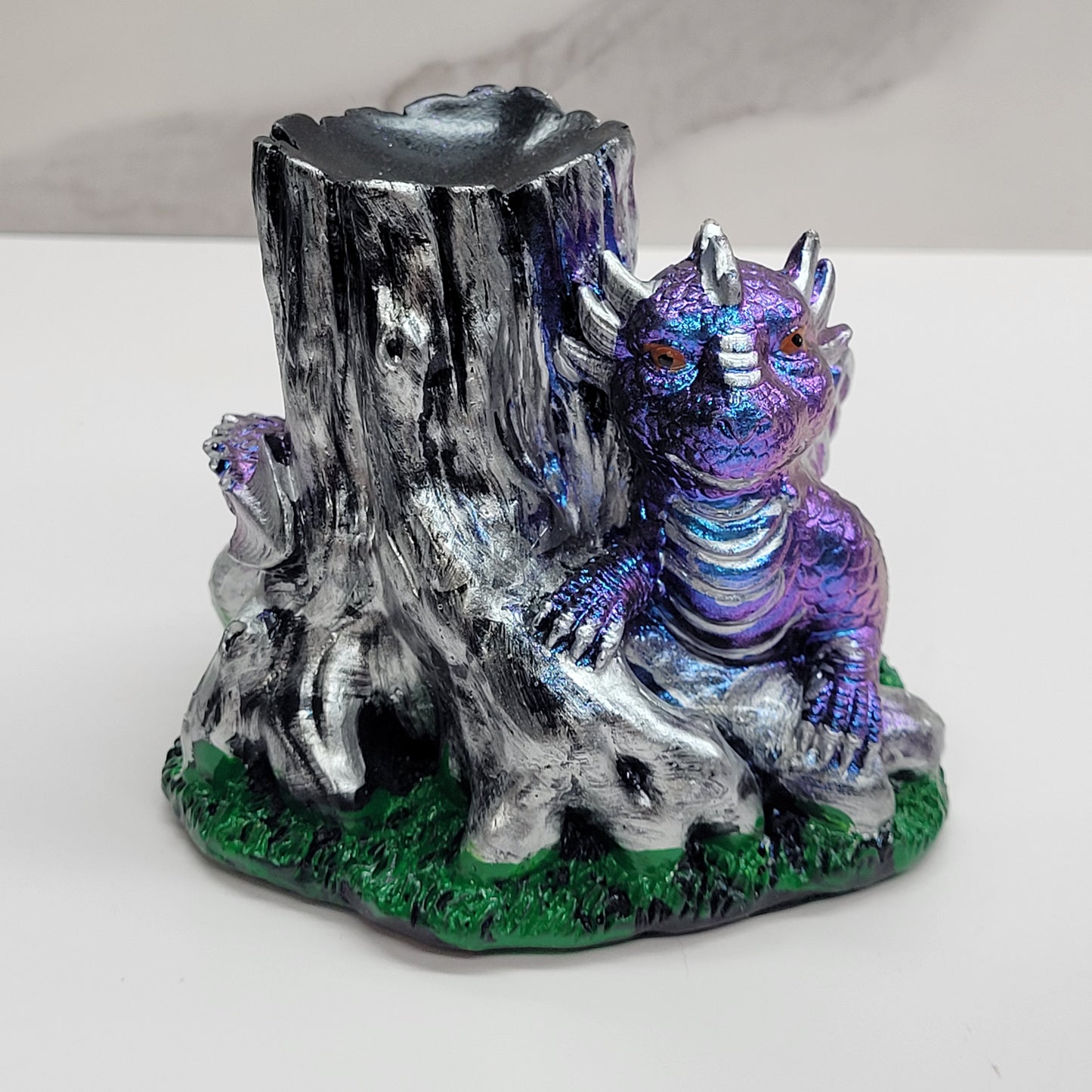 Sphere stand- Baby dragon