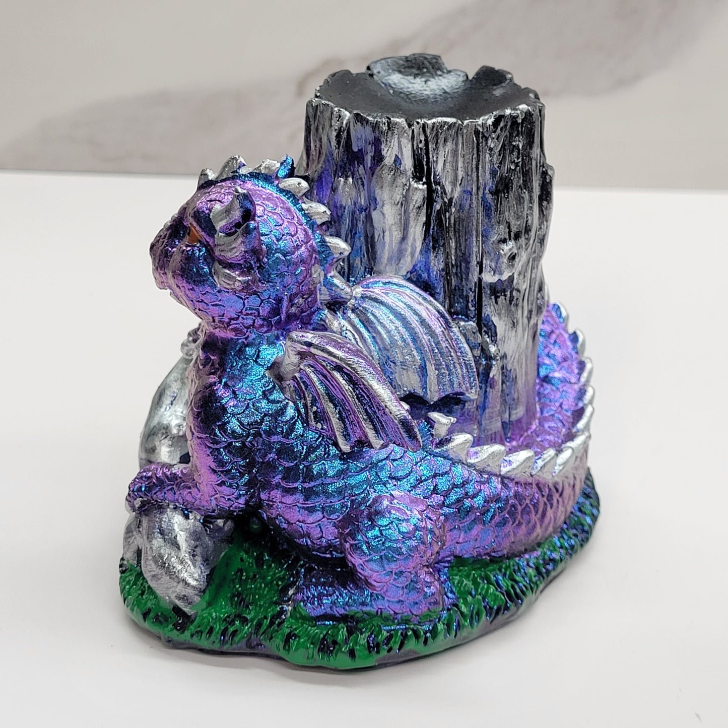 Sphere stand- Baby dragon