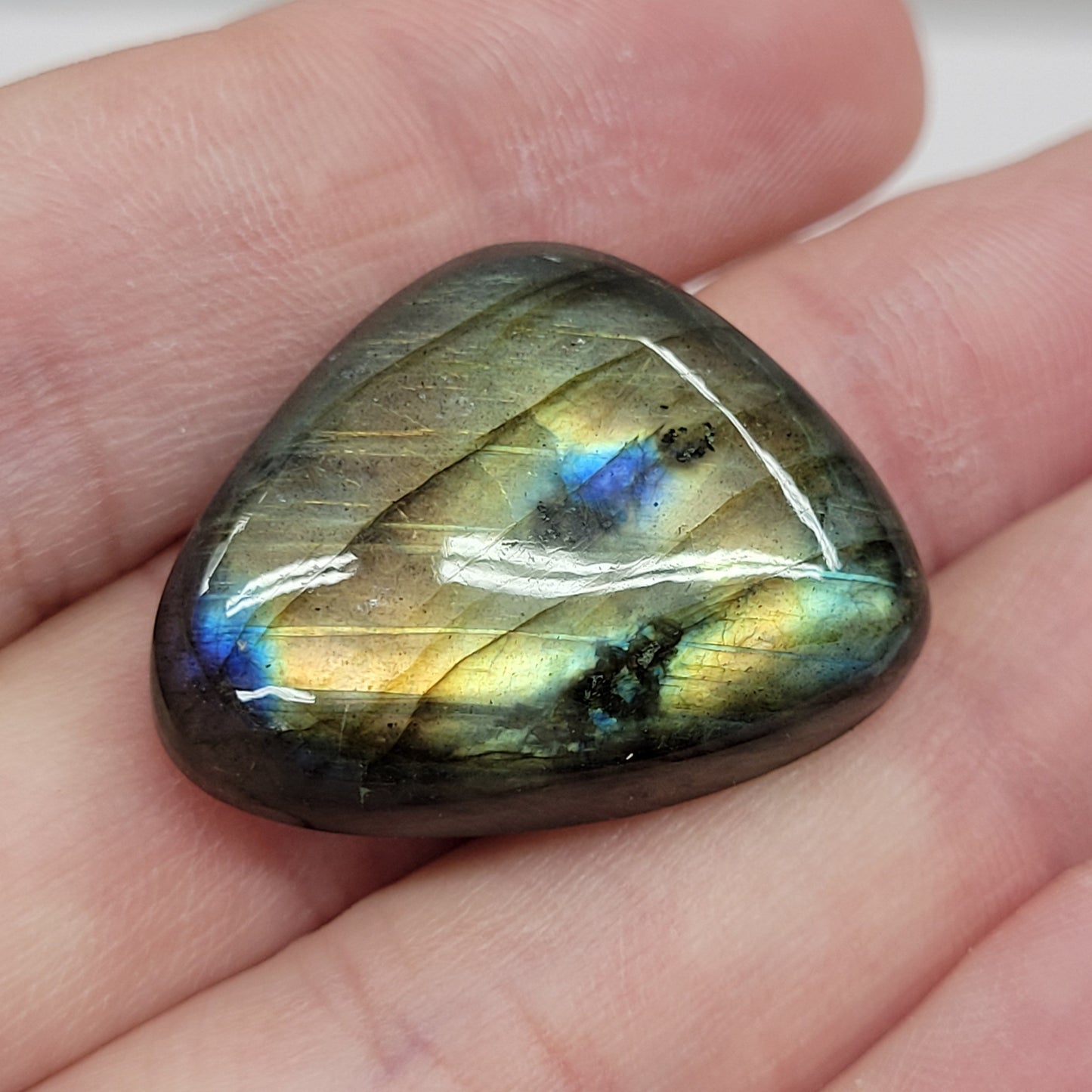 Labradorite cabachon