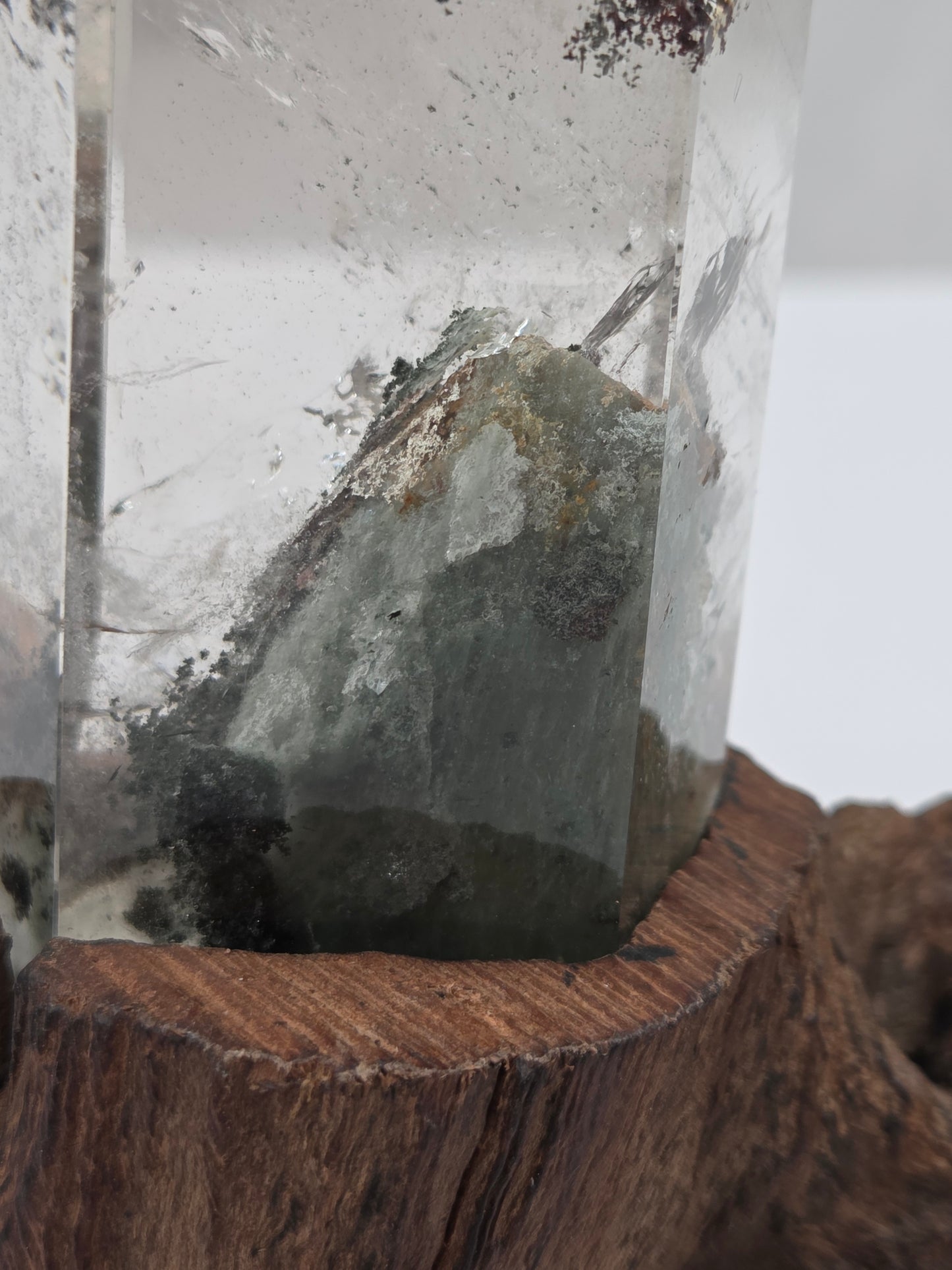 Garden Quartz statement towers on driftwood stand