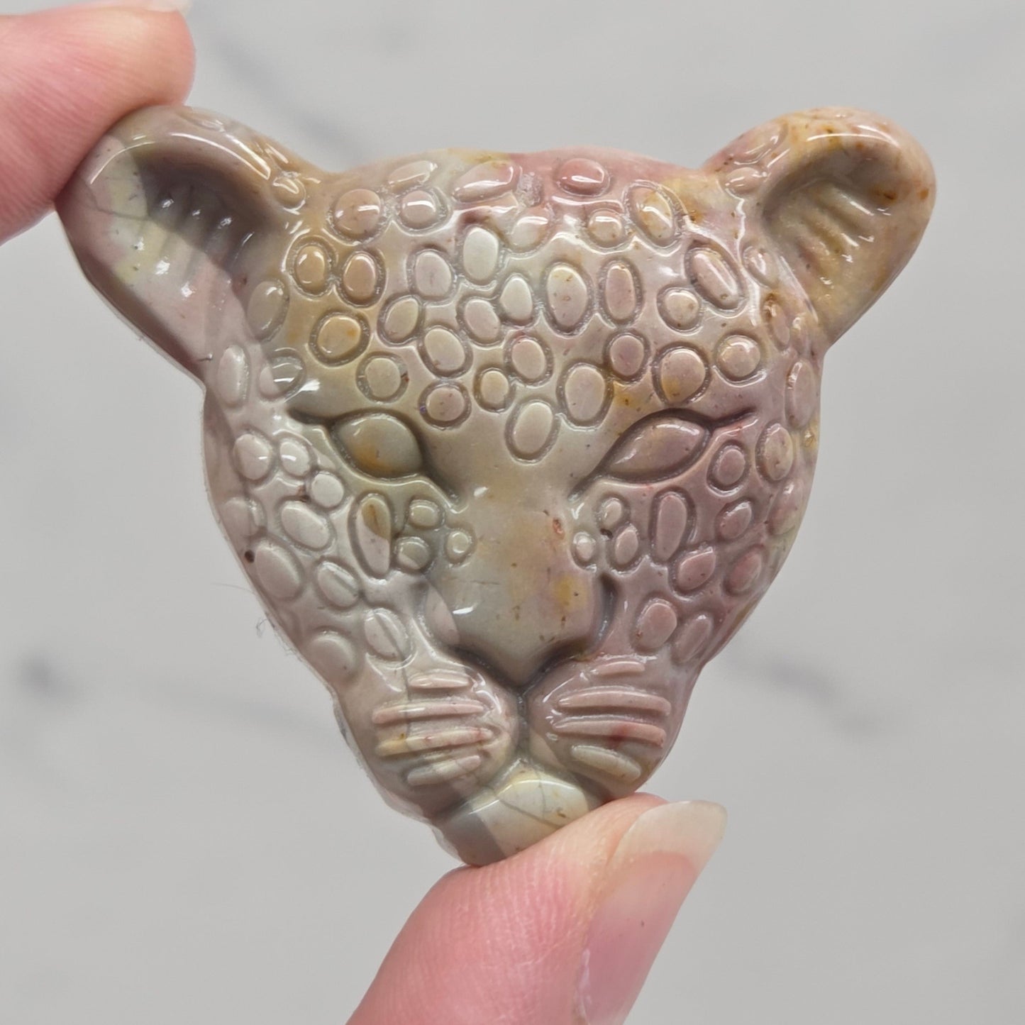 Alashan Agate mini carving - Leopard