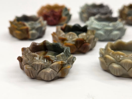 Alashan Agate mini carving - Lotus flower