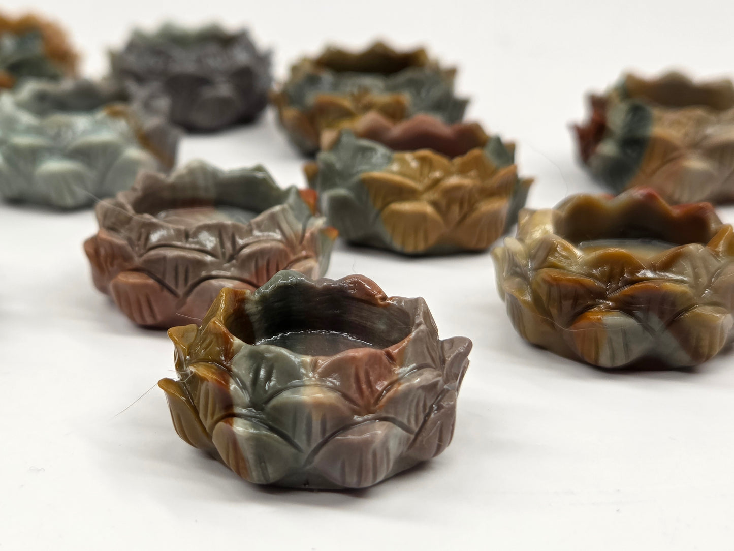 Alashan Agate mini carving - Lotus flower