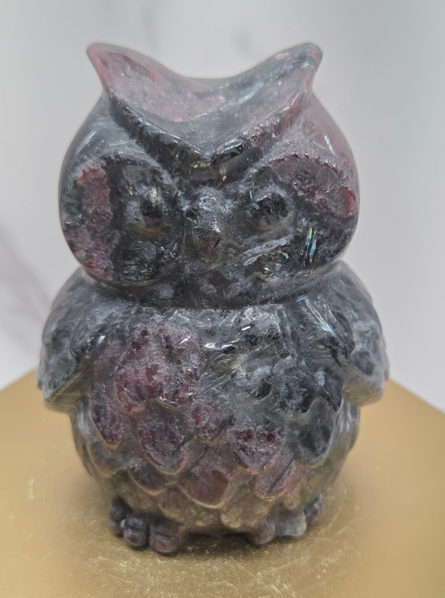 Owl carving large - Garnet