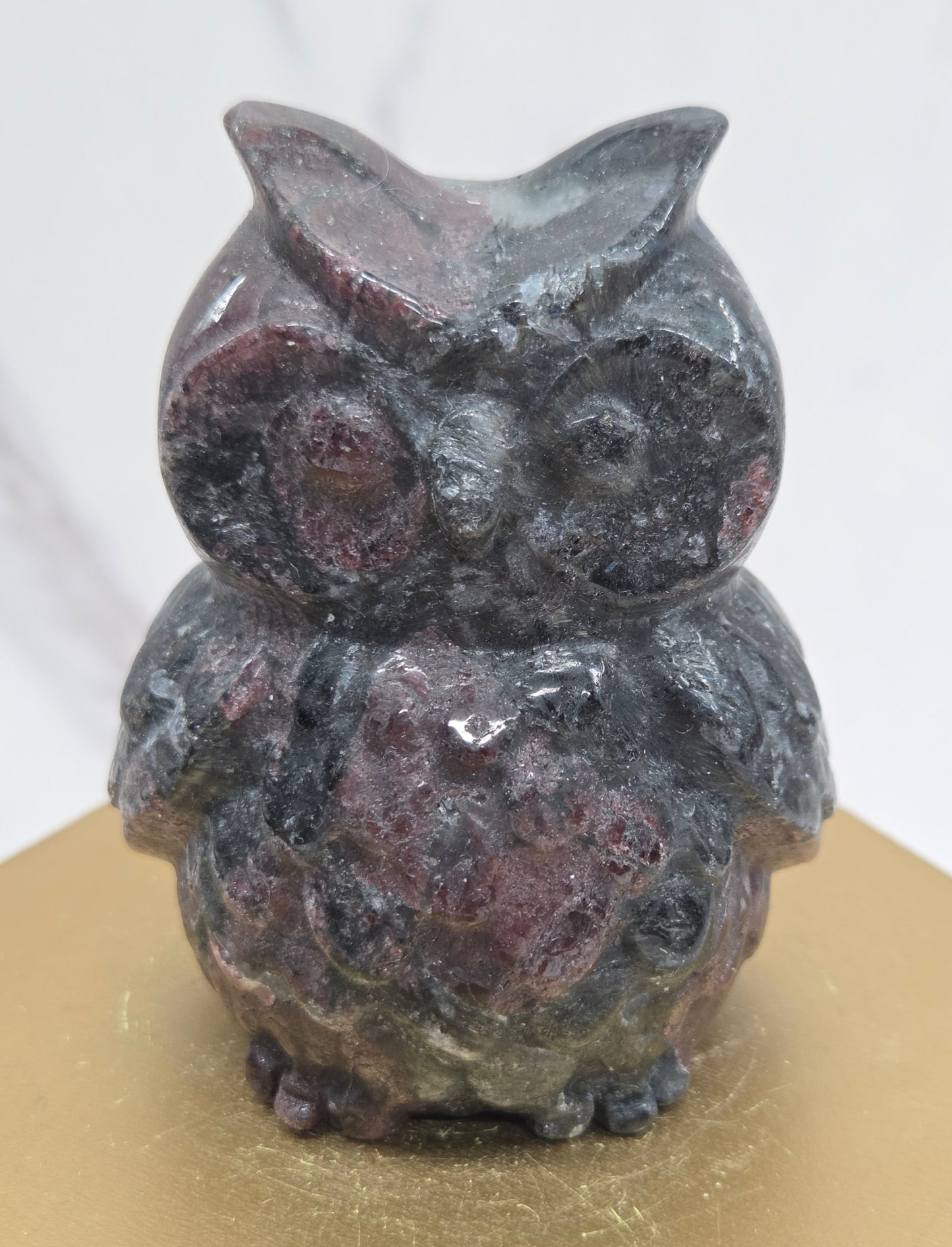 Owl carving large - Garnet