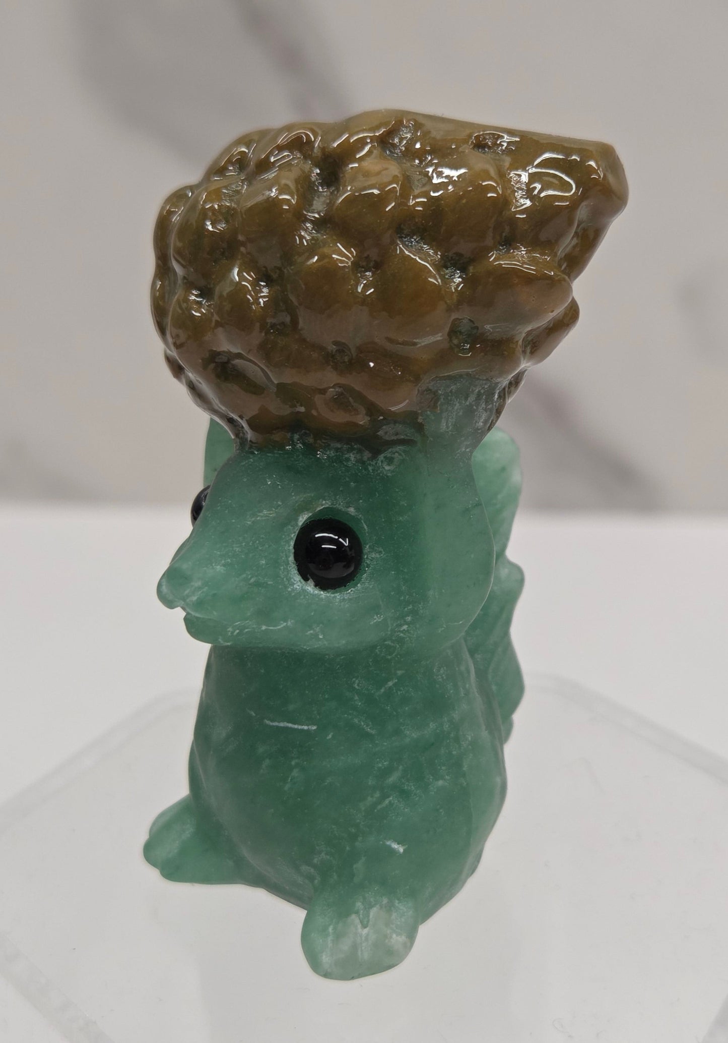 Squirrel holding nut carving