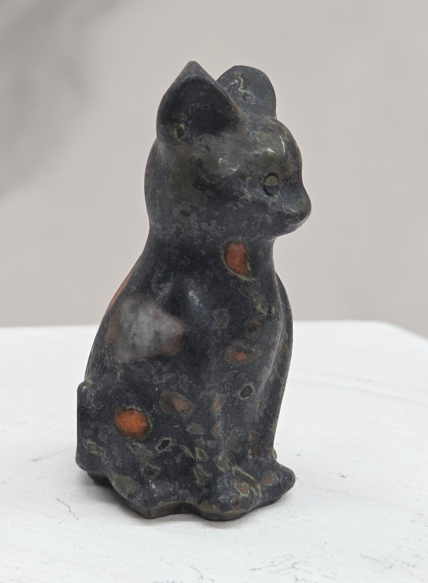 Cat/kitty carving - sitting tall