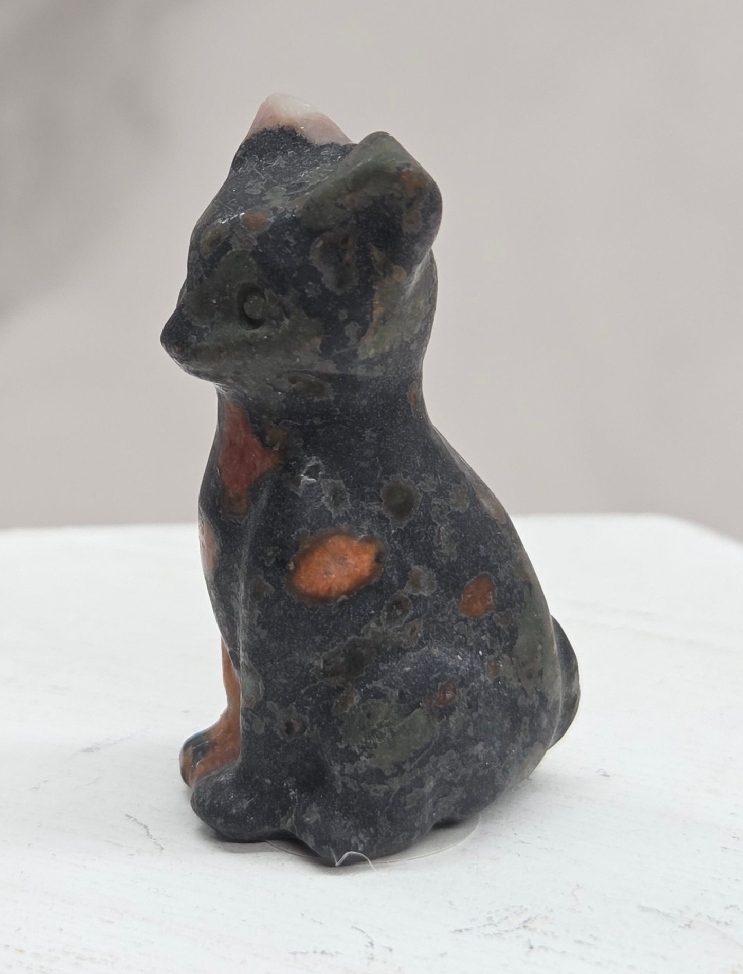 Cat/kitty carving - sitting tall