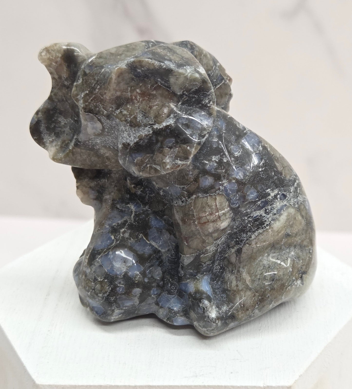 Elephant w/ baby carving