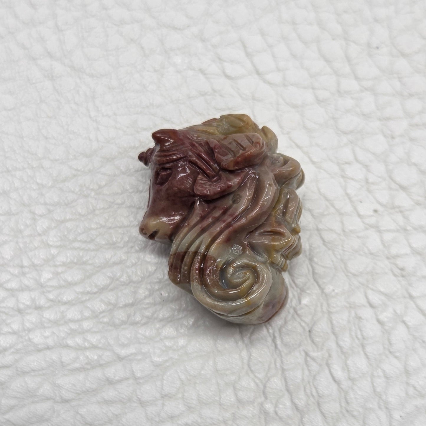 Alashan Agate mini carving - Unicorn