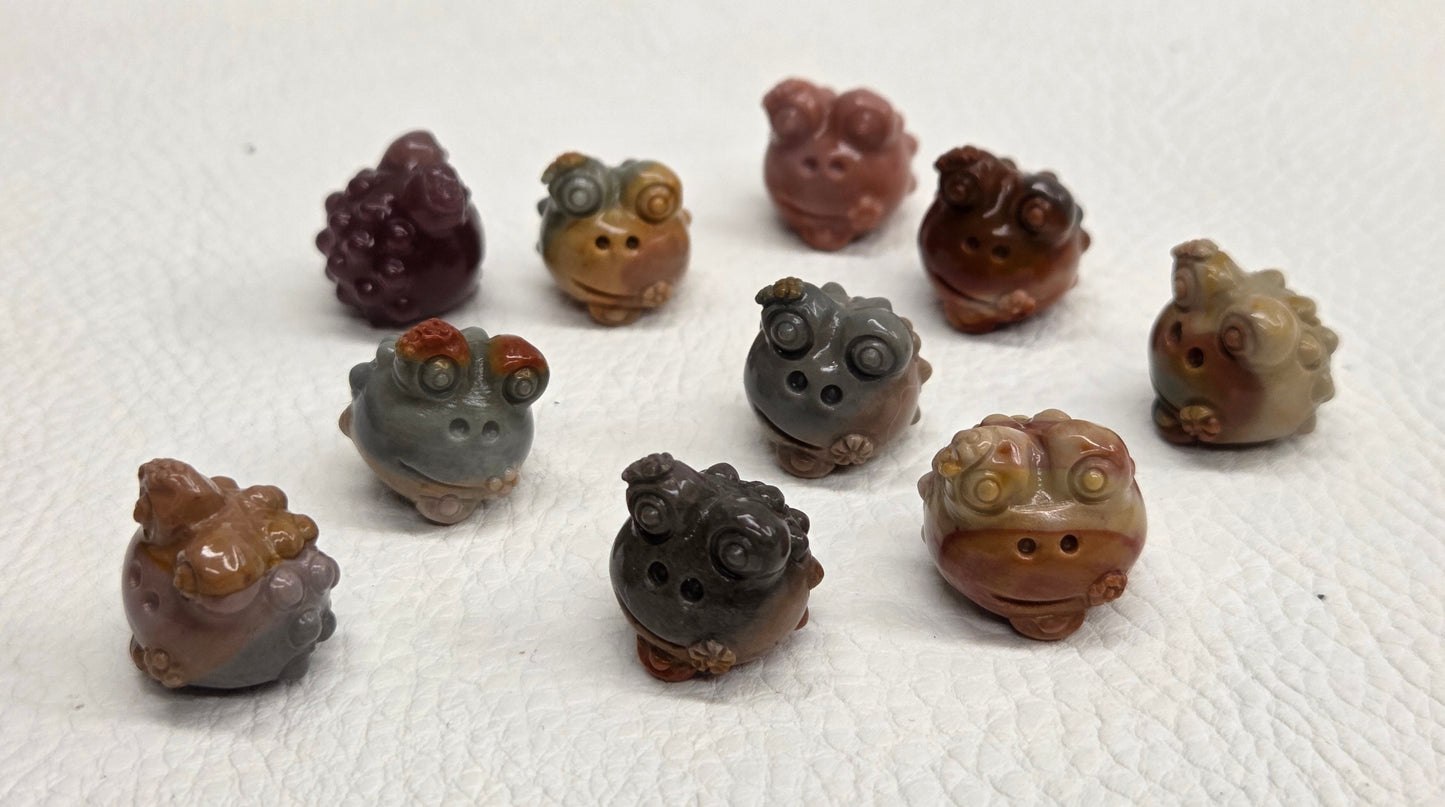 Alashan Agate mini carving - Toad/Frog