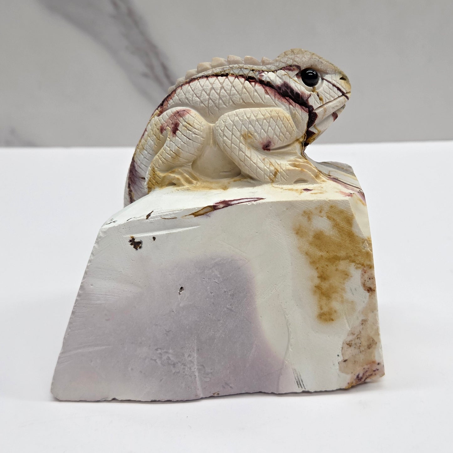 Lizard carving (L) - Mookaite