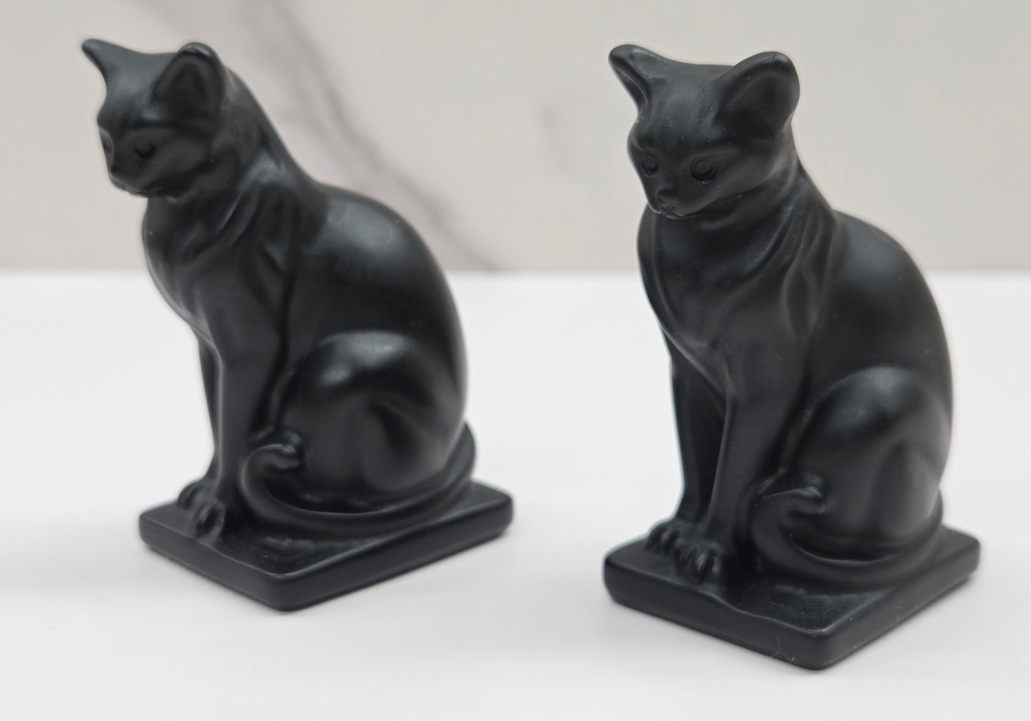 Cat/kitty carving - sitting proper (L)