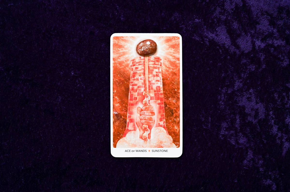 Crystal Keys Tarot: 78 Cards & 176-Page Full-Color Guidebook